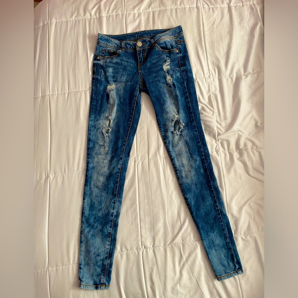 Bongo Jeans Distressed Skinny Jeans. Size 3.